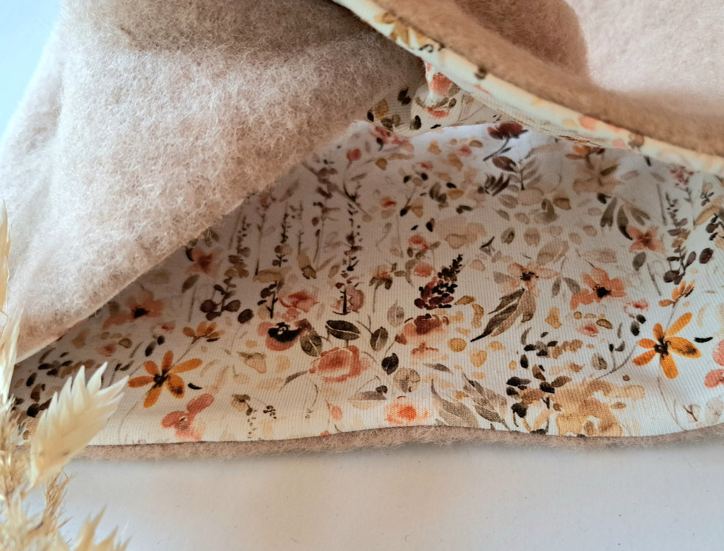 Stirnband Wollfleece 'Virgin Wool' mulesingfrei beige mit Blumen