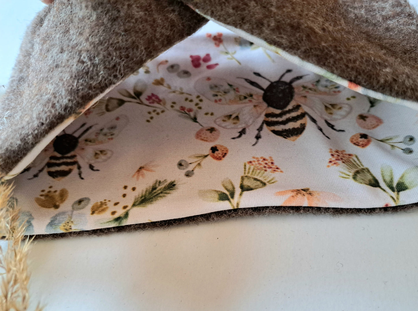 Stirnband Wollfleece 'Virgin Wool' mulesingfrei braun meliert mit Bienen