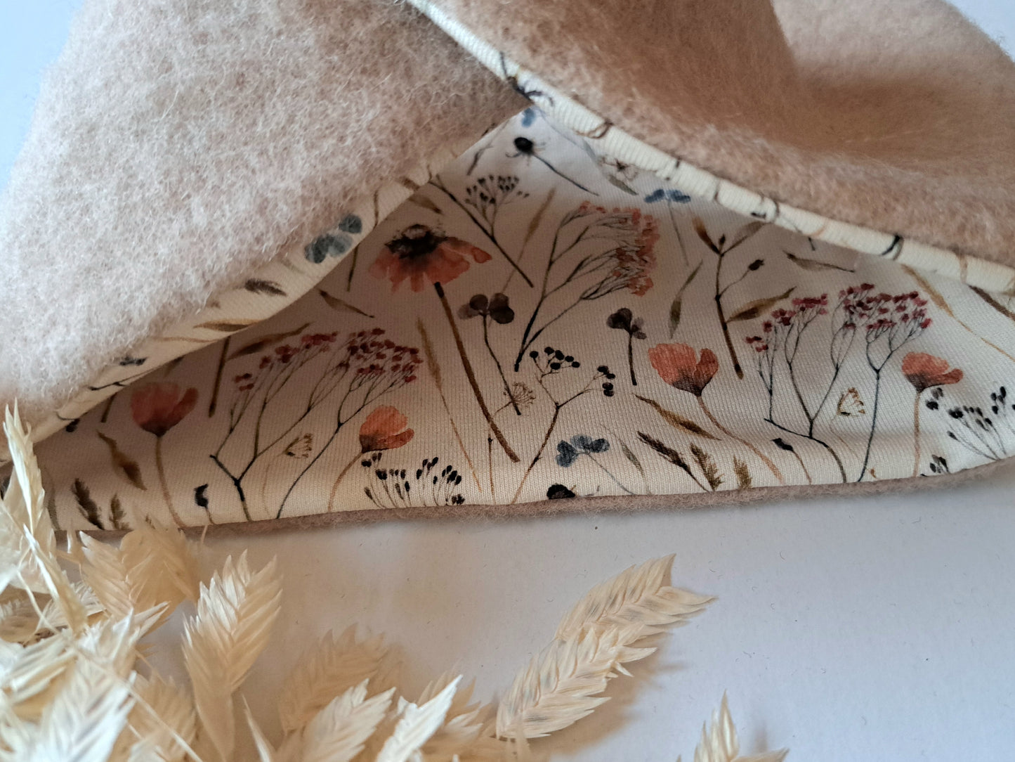 Stirnband Wollfleece 'Virgin Wool' mulesingfrei beige mit Feldblumen