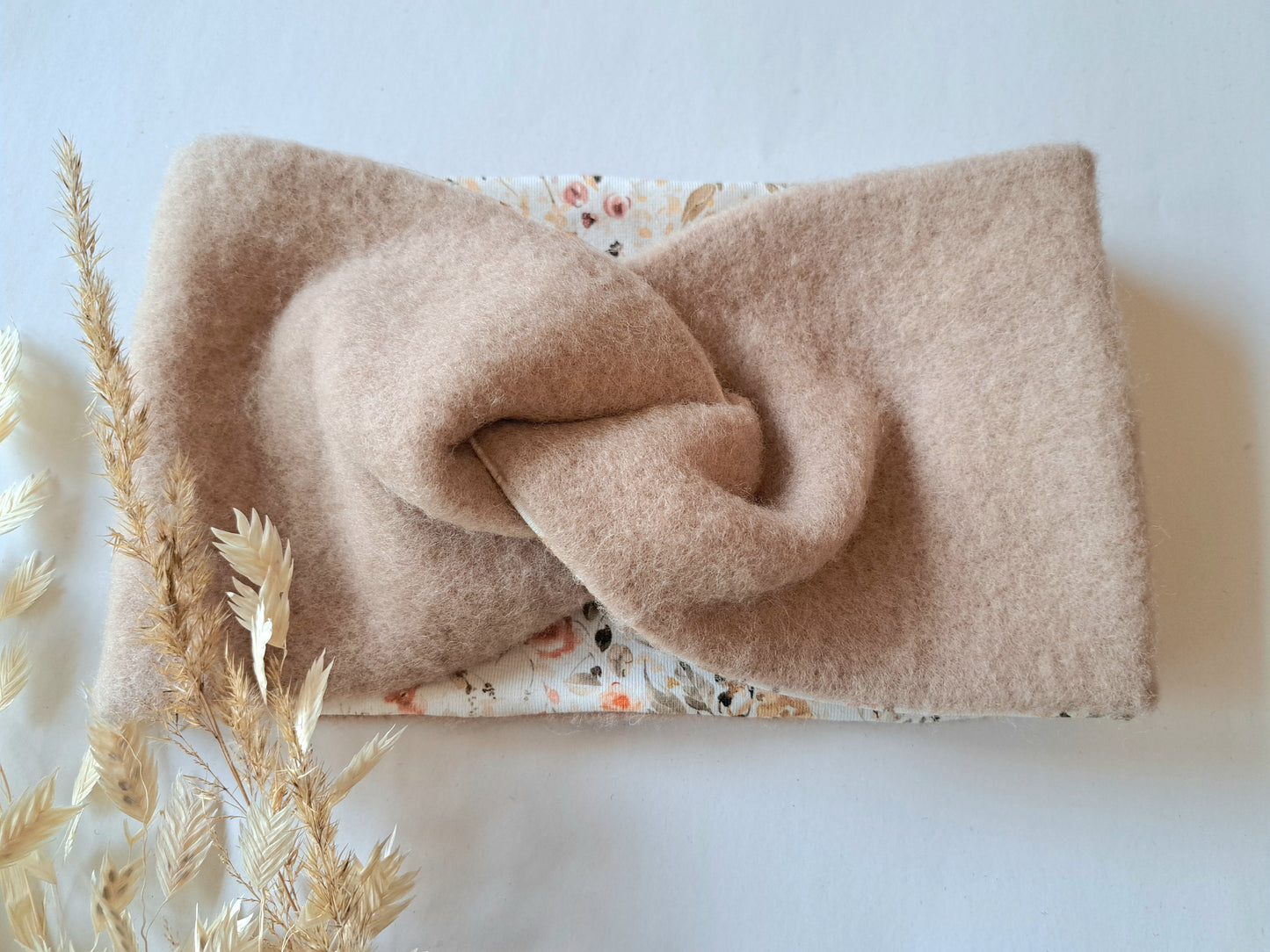 Stirnband Wollfleece 'Virgin Wool' mulesingfrei beige mit Blumen